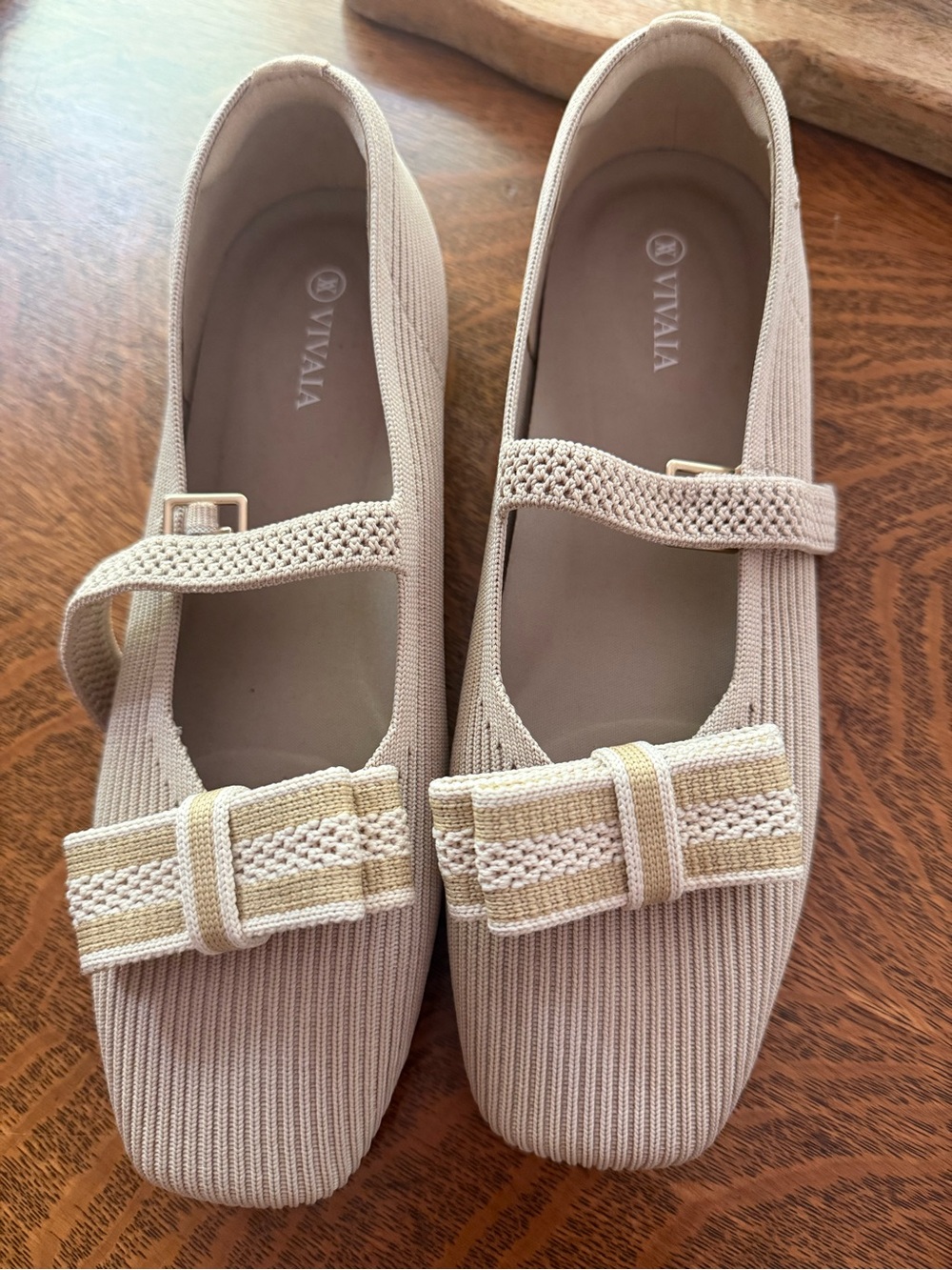Vivaia Women's almond Margot Mary Jane Flats with detachable Bow size 40/9